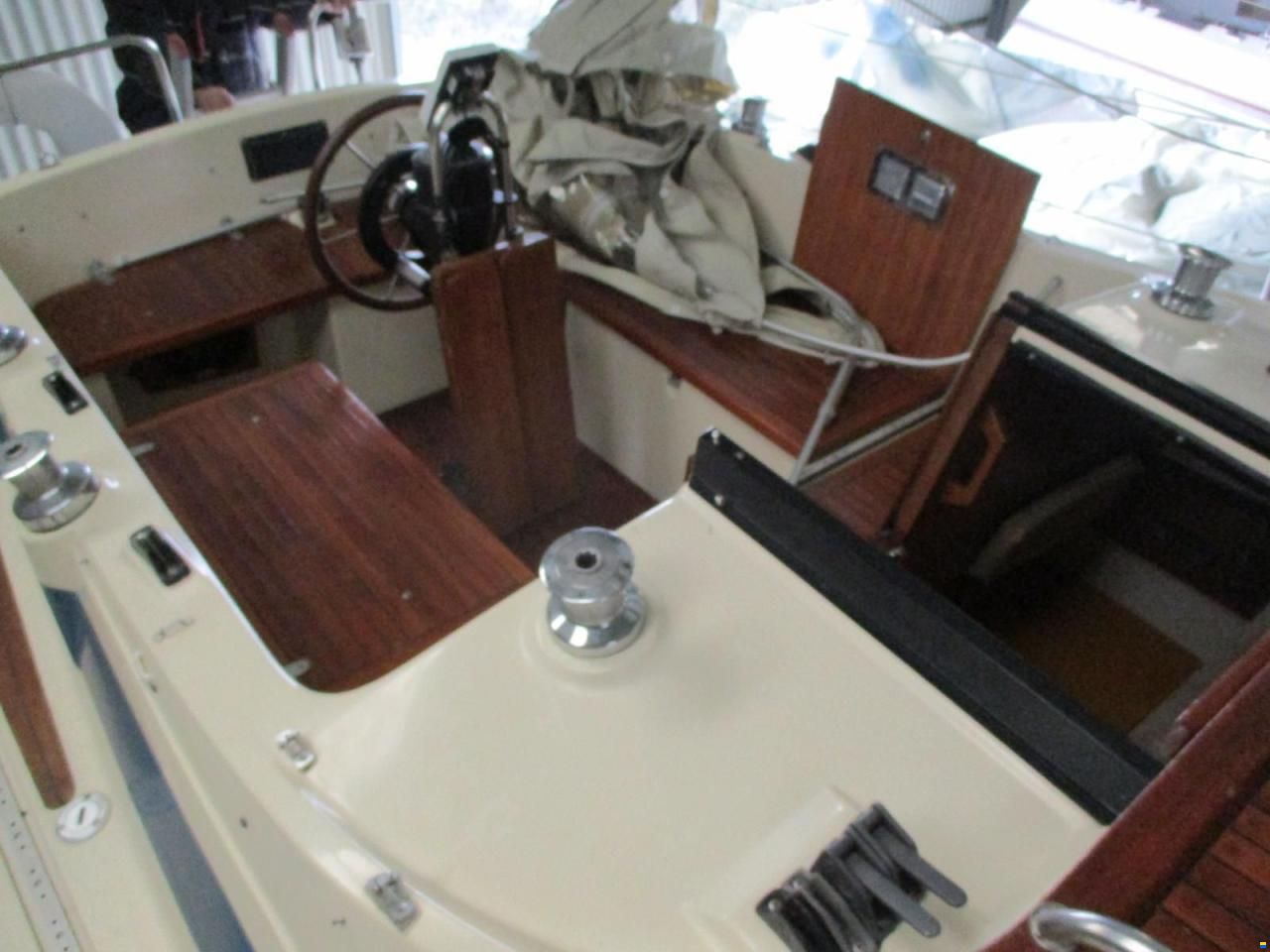 Bavaria 890