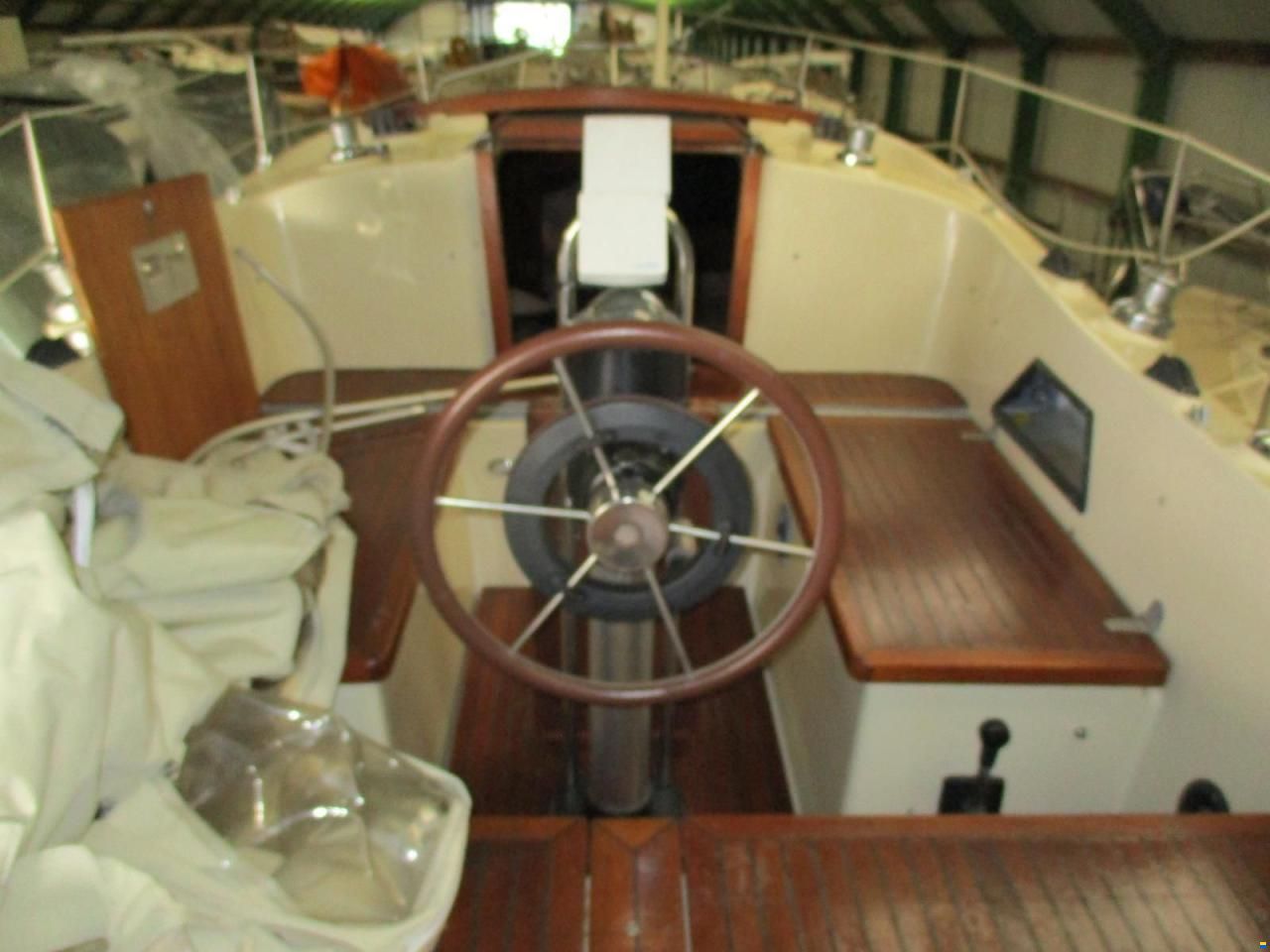 Bavaria 890