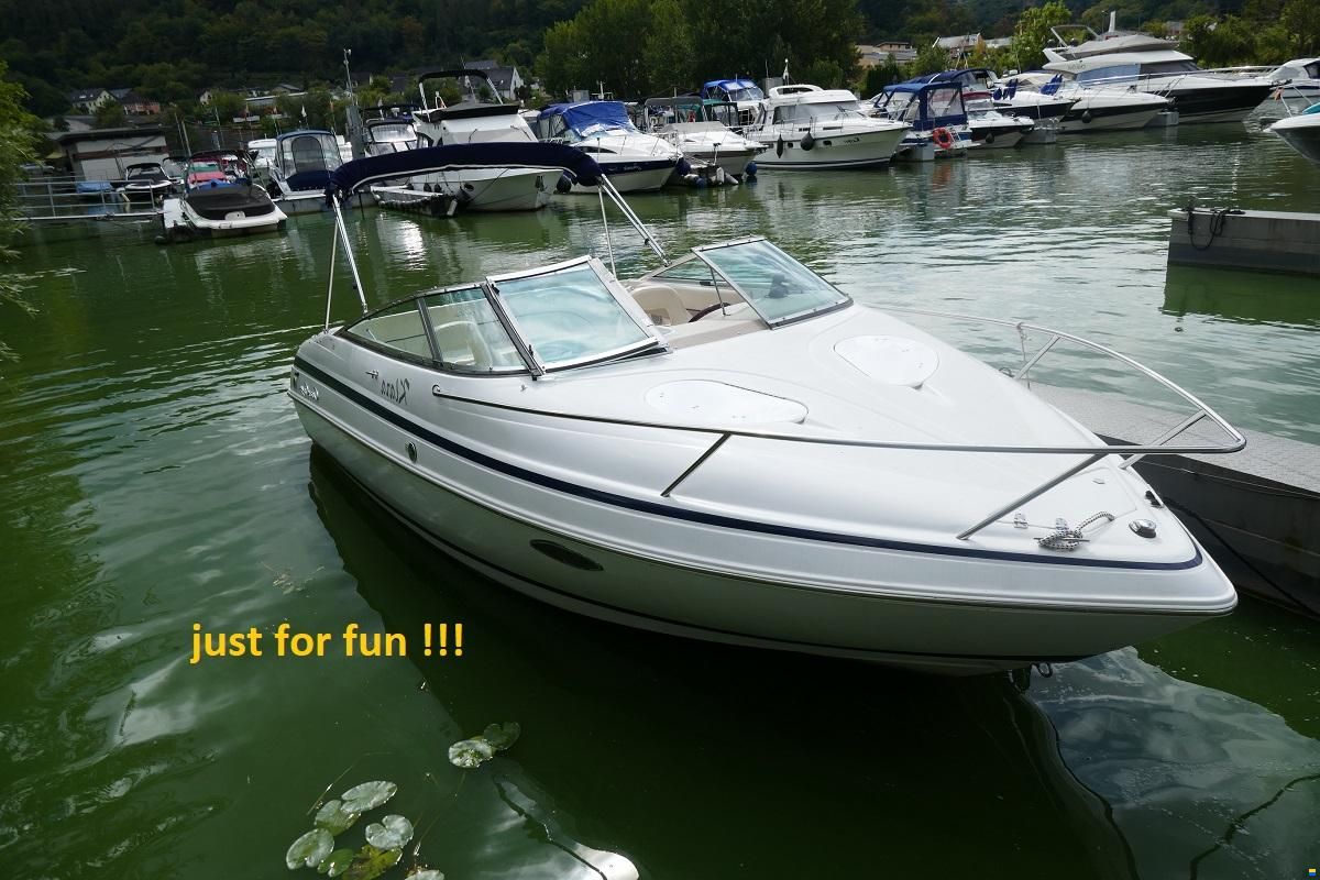 Chris-Craft 215 Cuddy