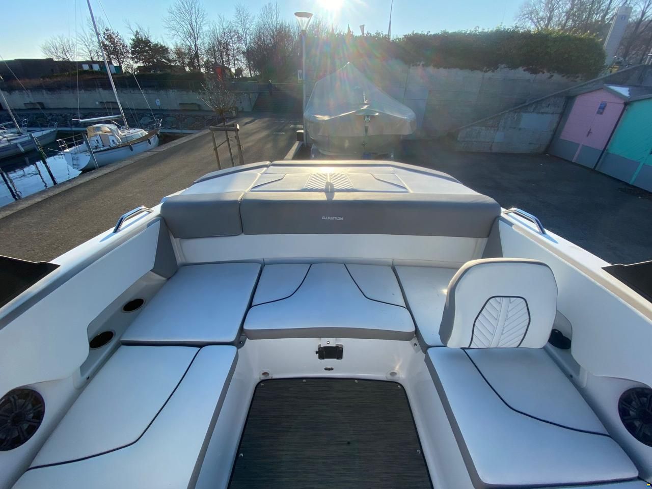 Glastron GTD 225 SURF FORWARD DRIVE