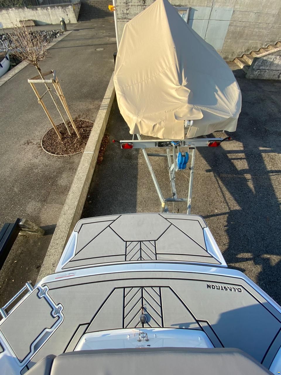 Glastron GTD 225 SURF FORWARD DRIVE