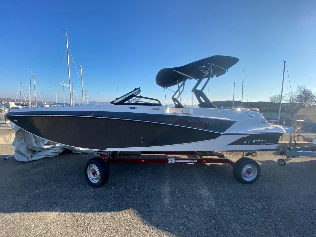 Glastron GTD 225 SURF FORWARD DRIVE