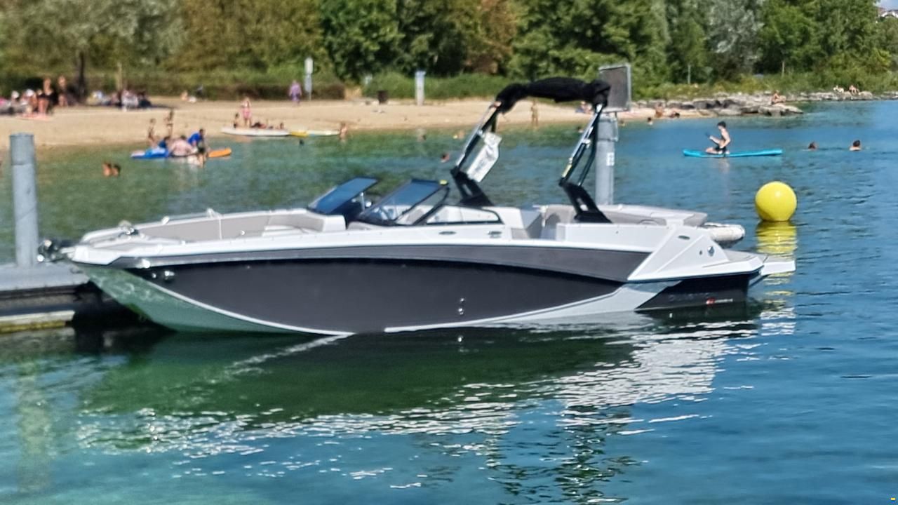 Glastron GTD 225 SURF FORWARD DRIVE