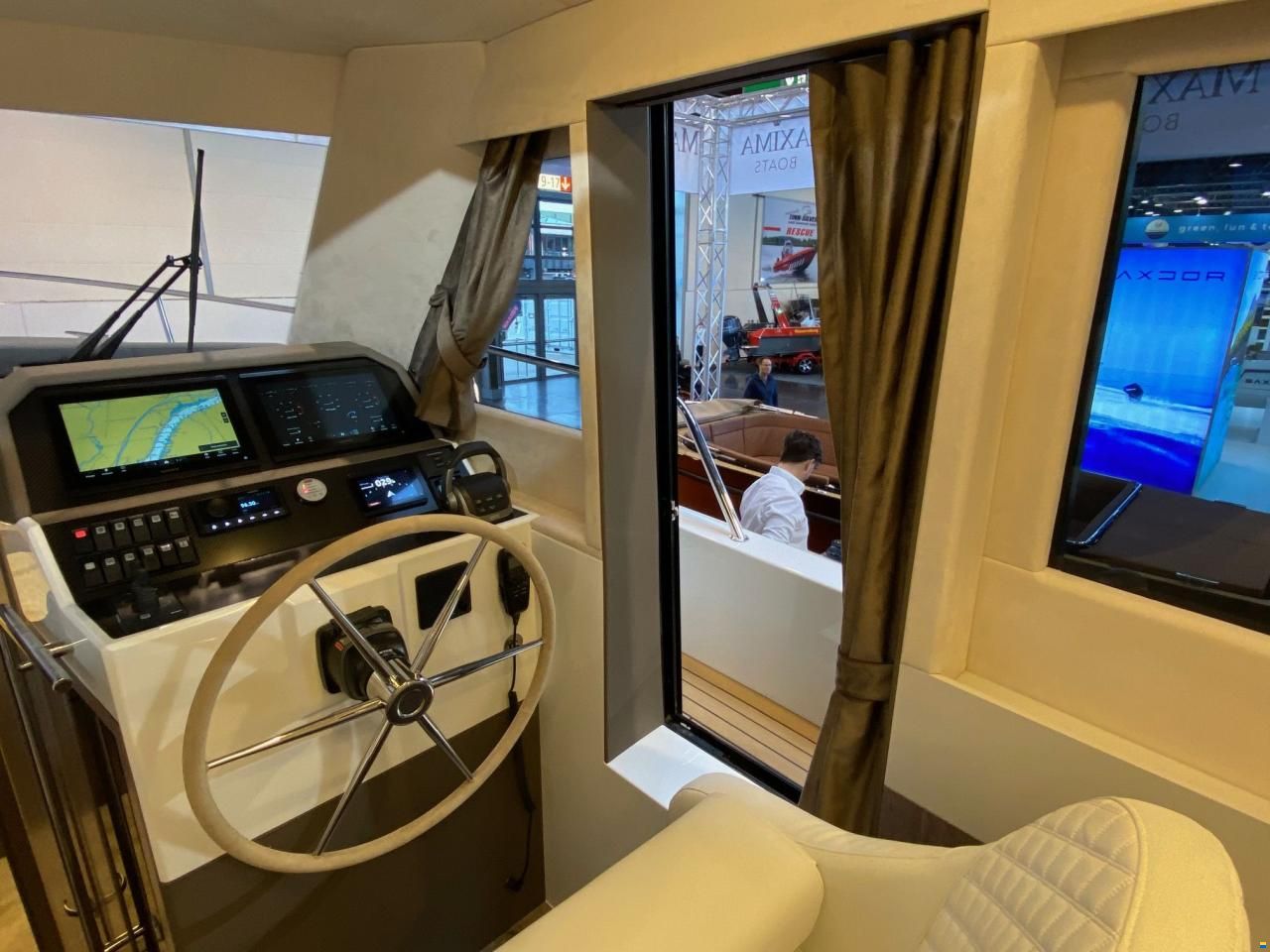 Maxima 37