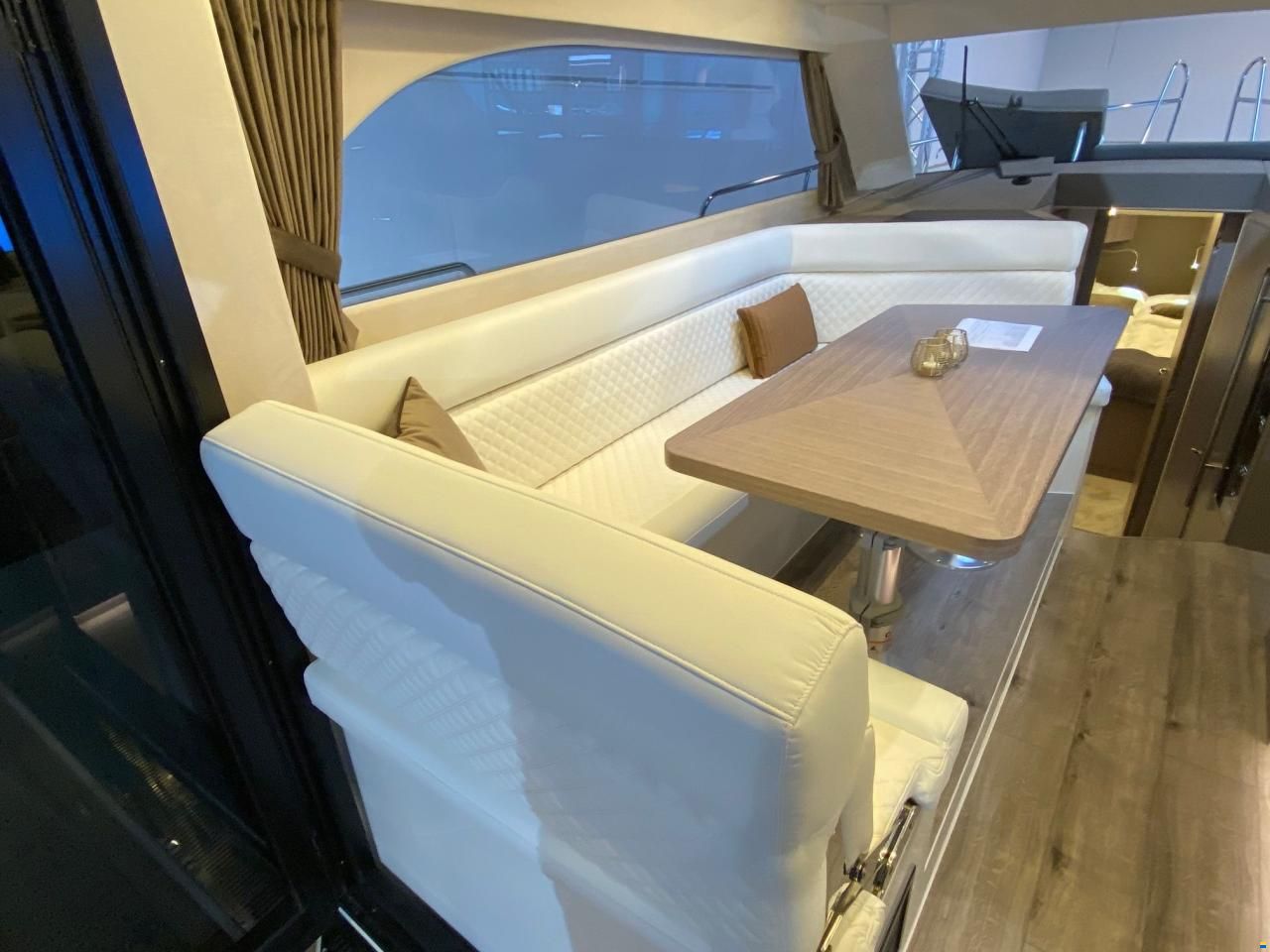 Maxima 37