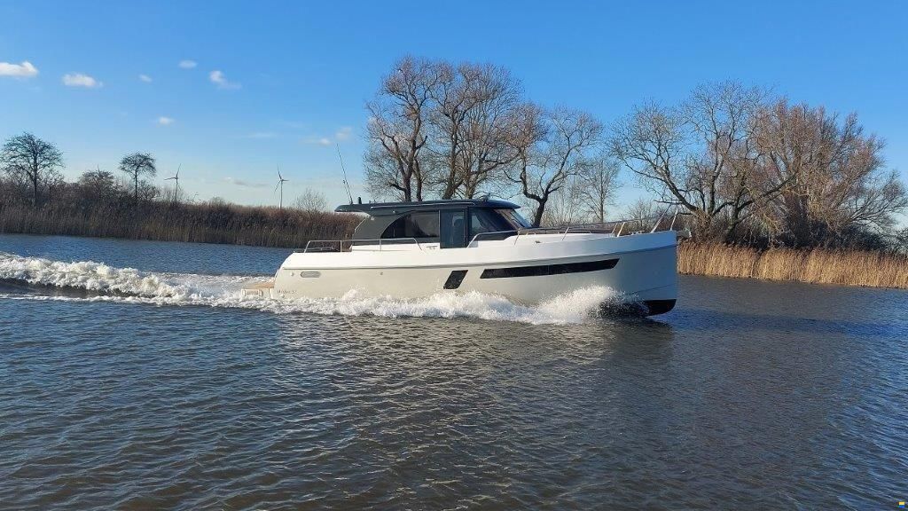 Maxima 37