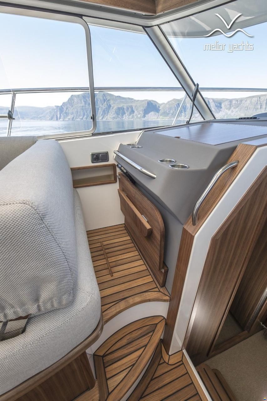 Saga 385 - Edition Walnut Interior