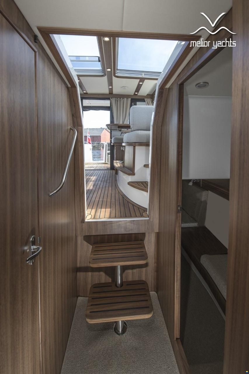 Saga 385 - Edition Walnut Interior