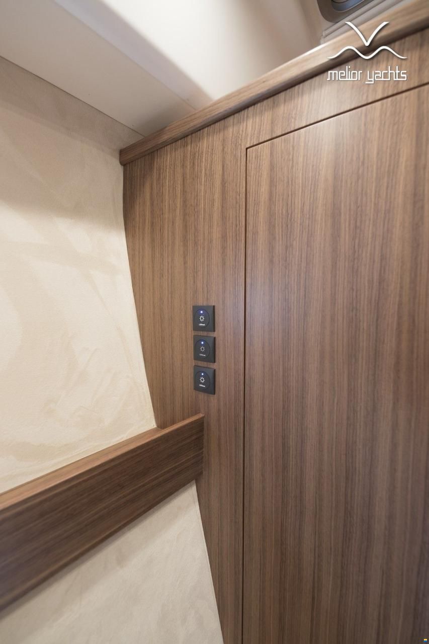 Saga 385 - Edition Walnut Interior