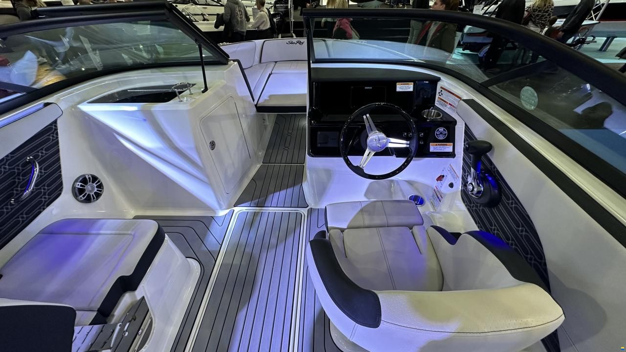 Sea Ray SPXE 210-