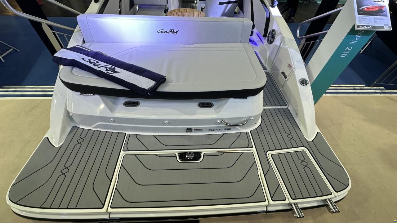 Sea Ray SPXE 210-