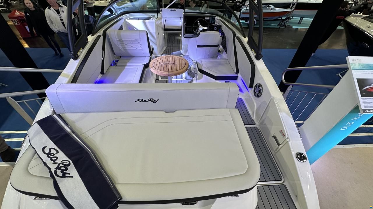 Sea Ray SPXE 210-