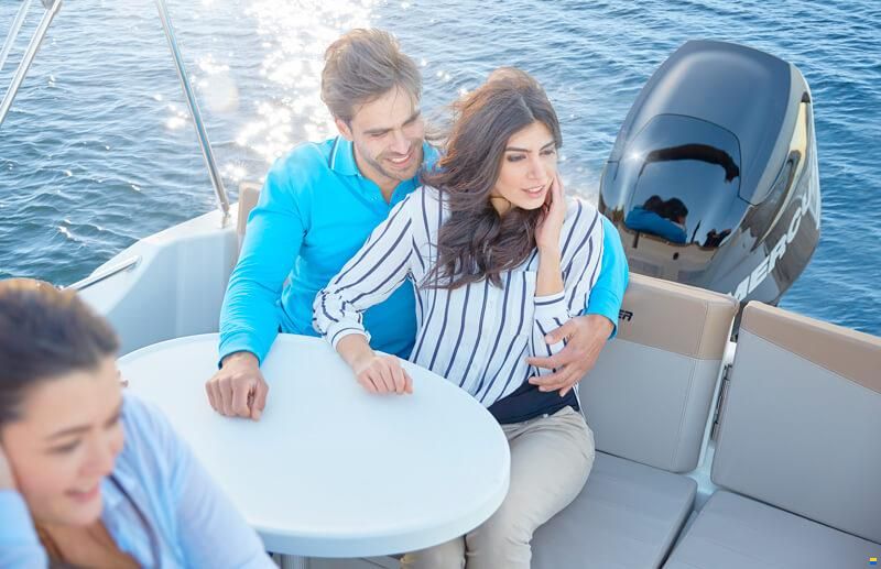 Quicksilver 675 Sundeck + Mercury F150 SUR COMMANDE