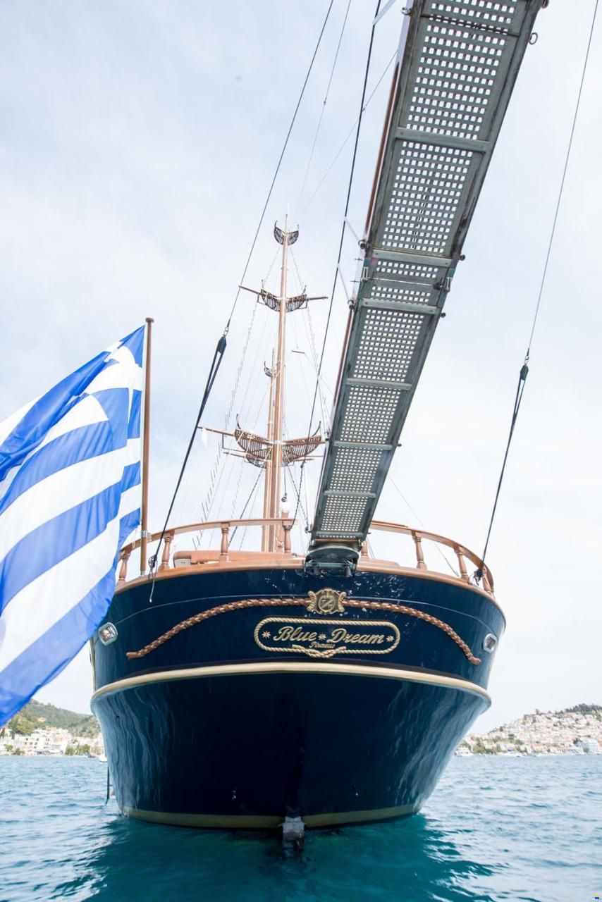 SCHOONER  ( KARAVOSKARO ) Lekkas