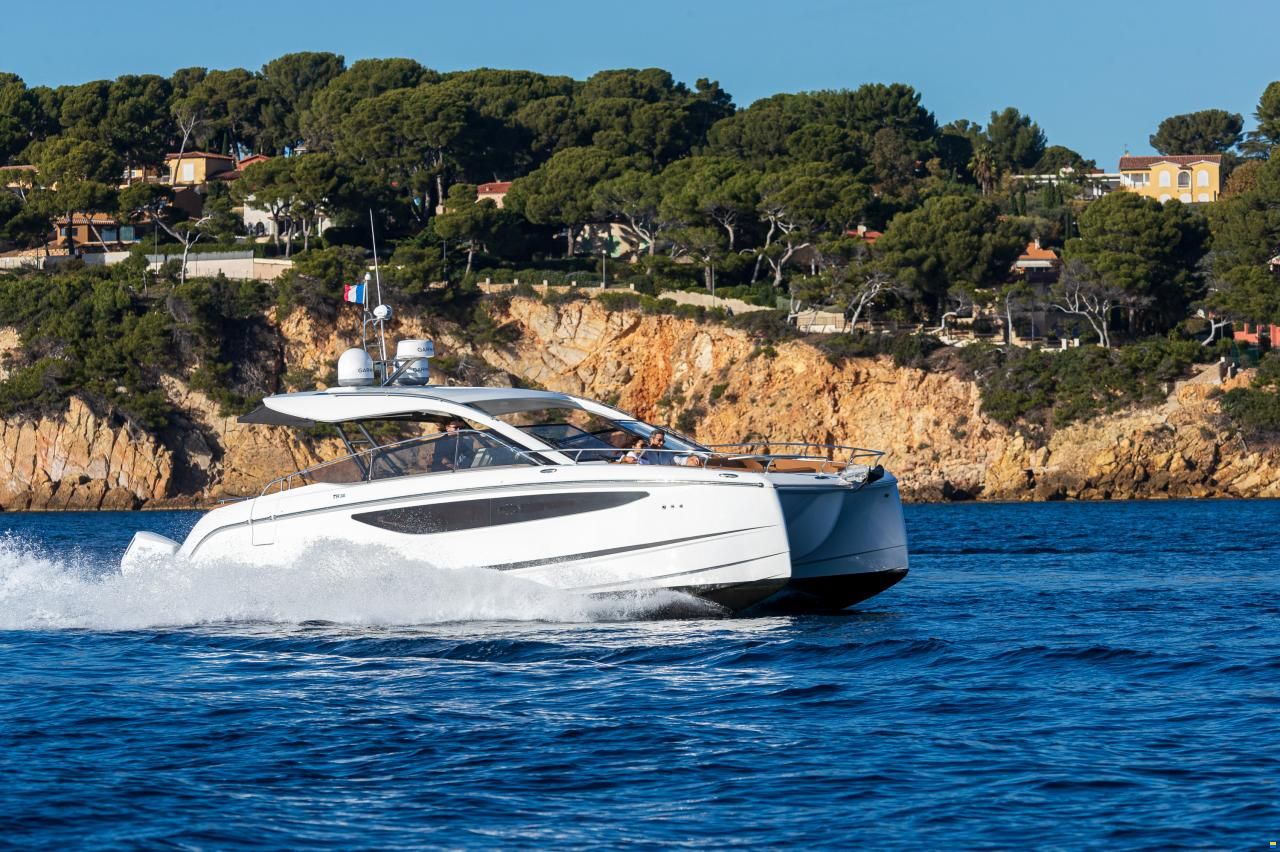 Jeanneau TH 38