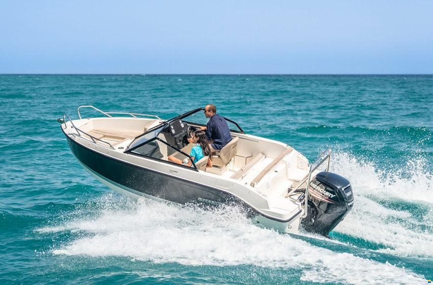 Quicksilver 555 Bowrider + Mercury F80 SUR COMMANDE