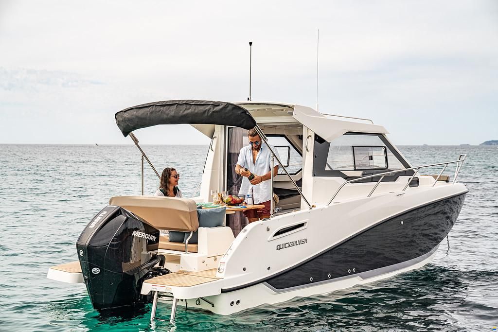 Quicksilver 705 Weekend + Mercury F150 SUR COMMANDE