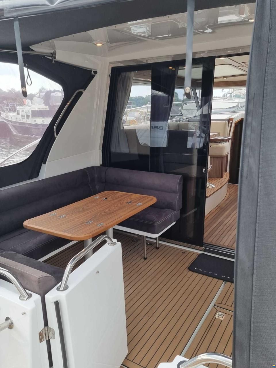 Saga 385