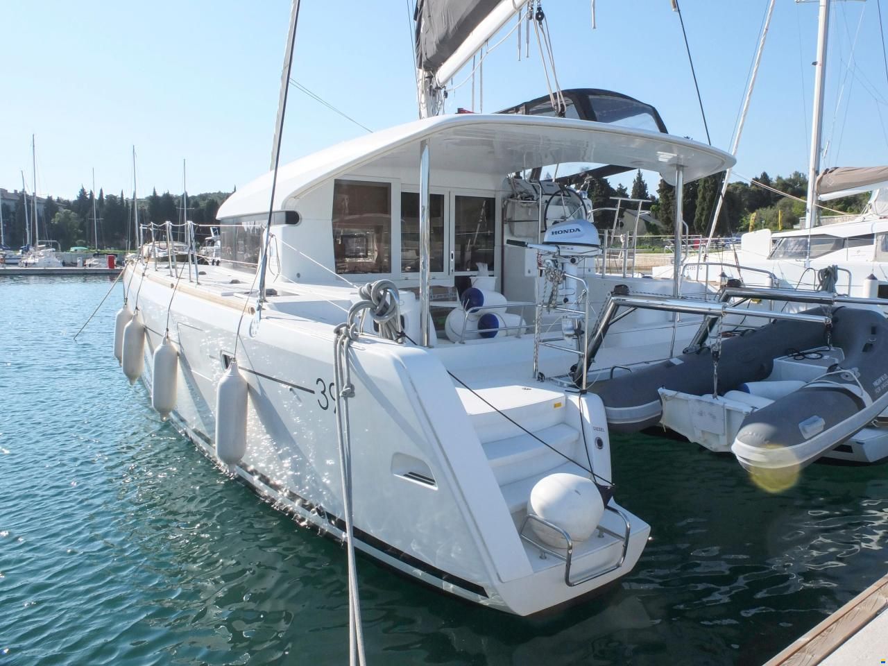 Lagoon 39