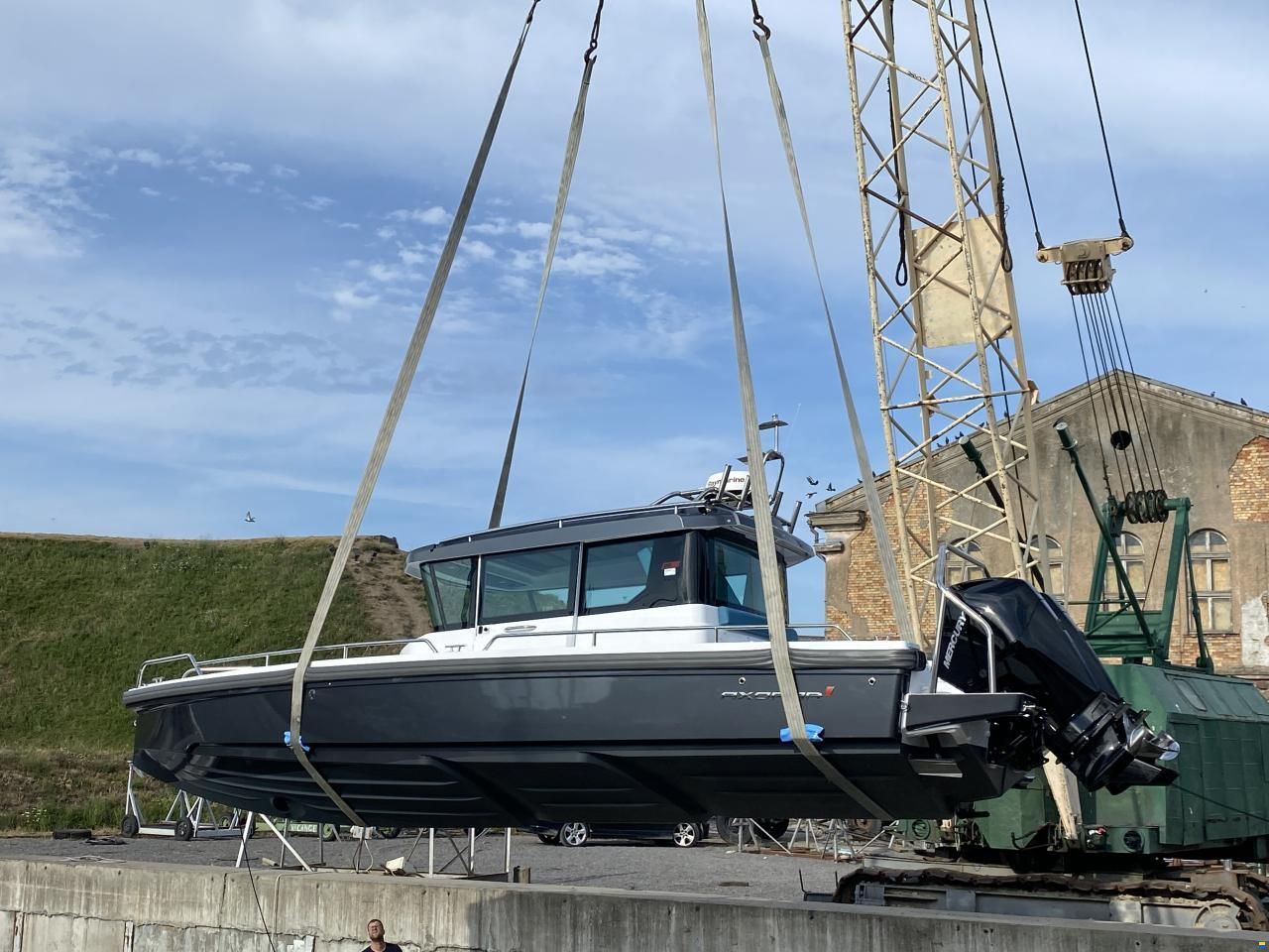Axopar 28 Cabin