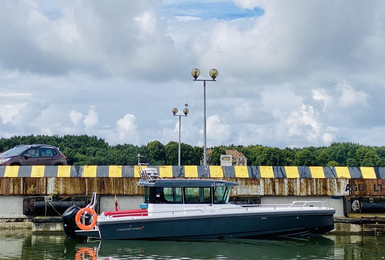 Axopar 28 Cabin