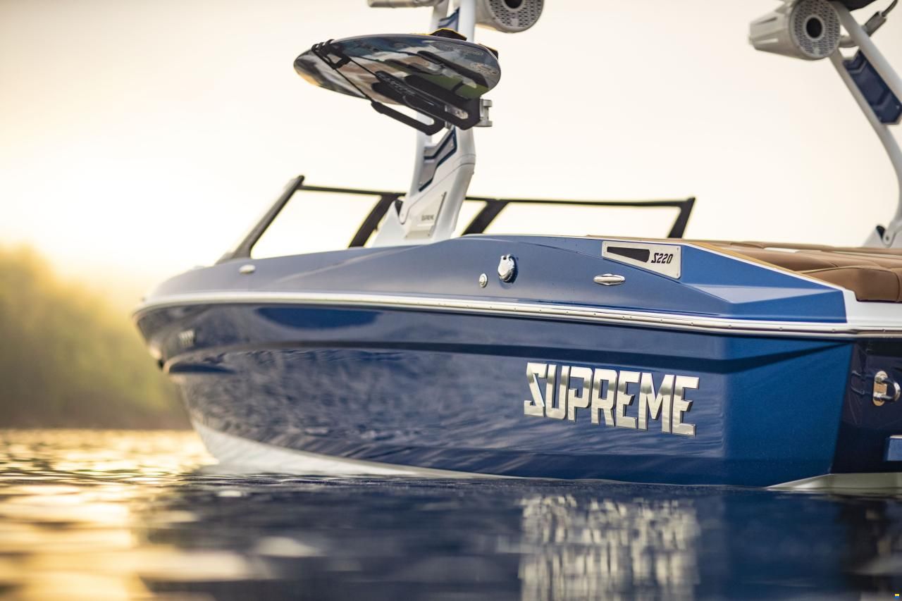 Supreme S220