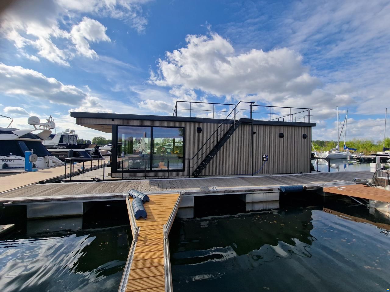 LakeLife Family Deluxe Large Houseboat