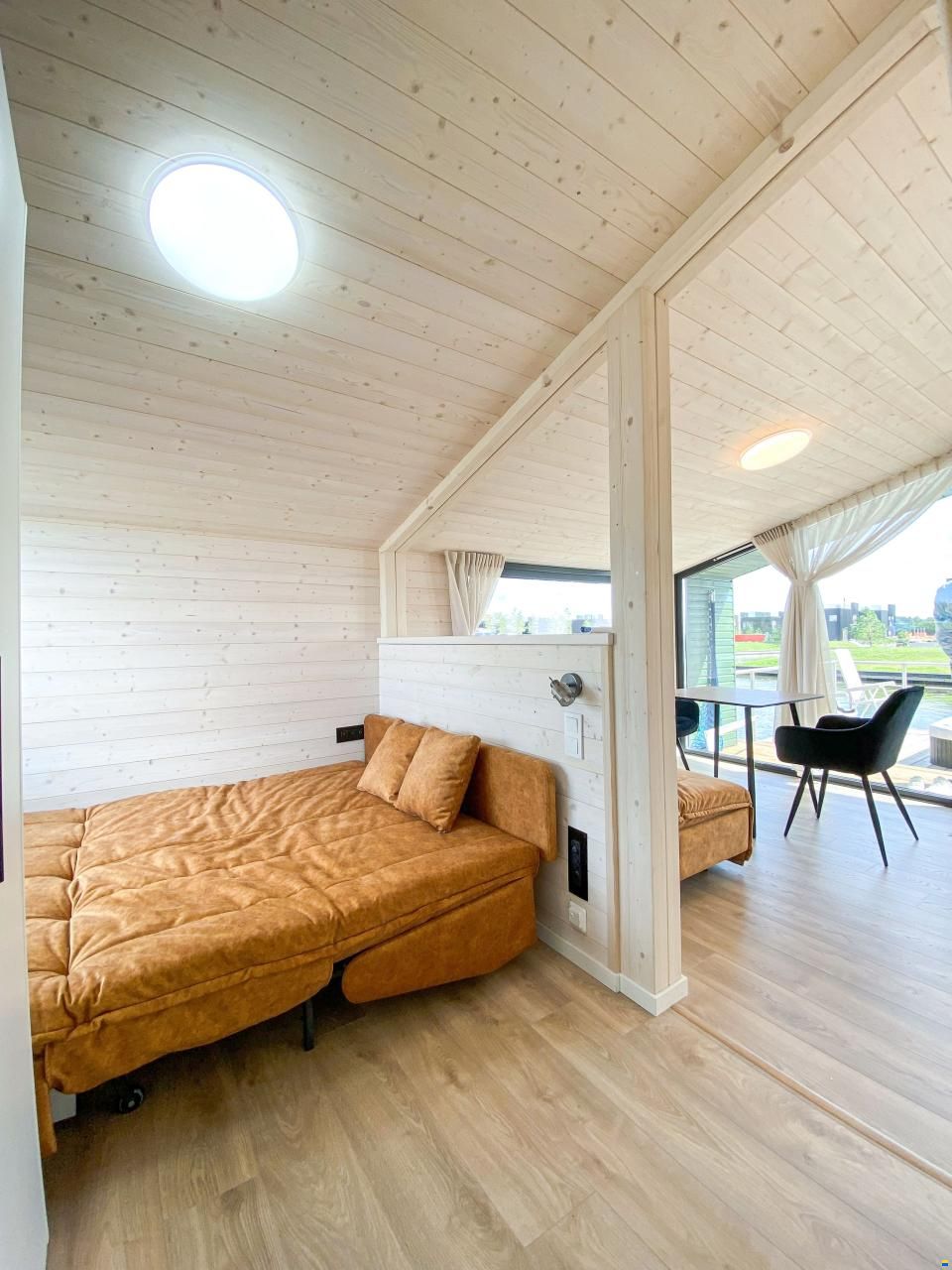 Twin M-Cabin Houseboat