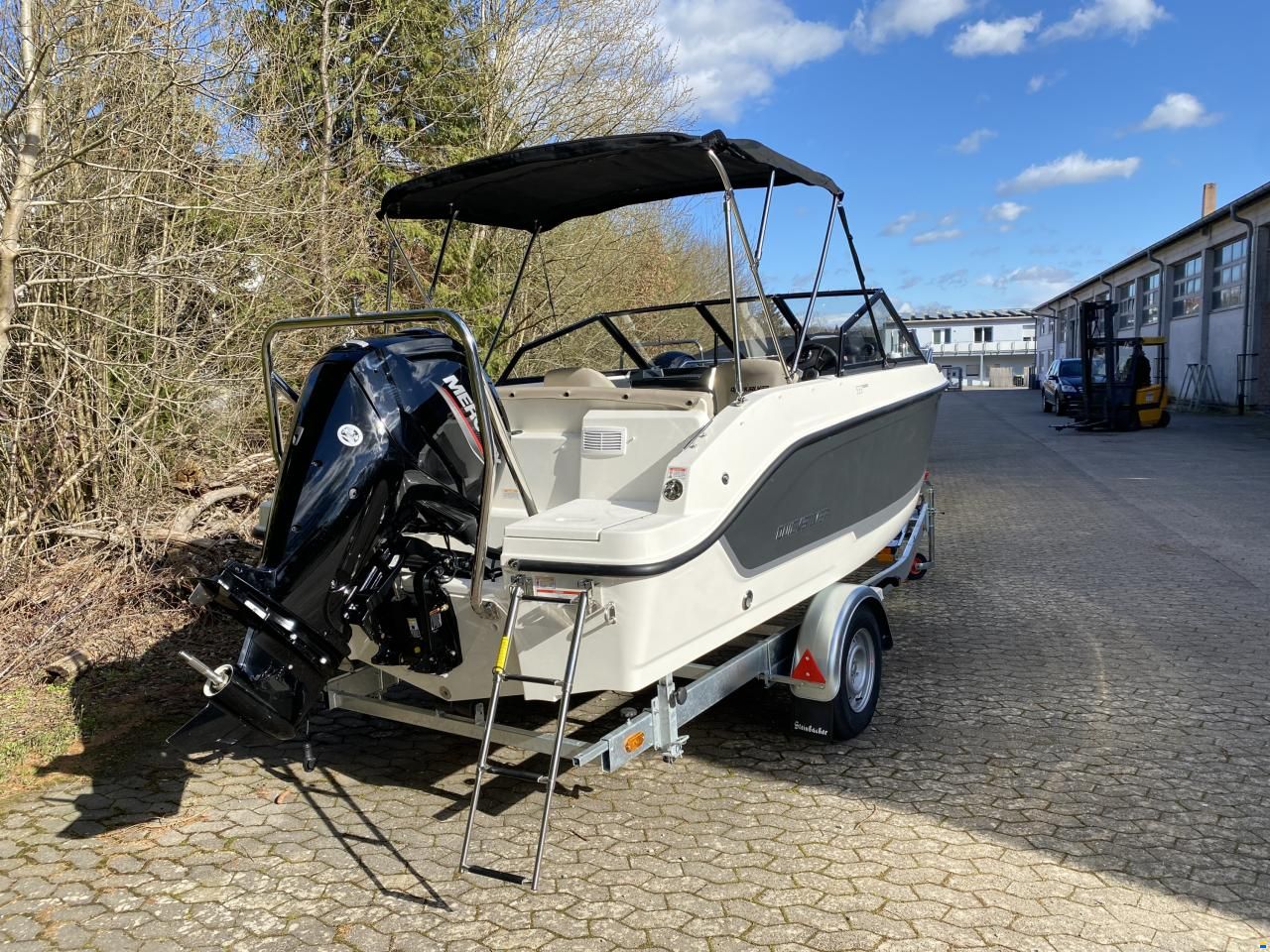 Quicksilver Activ 555 Bowrider