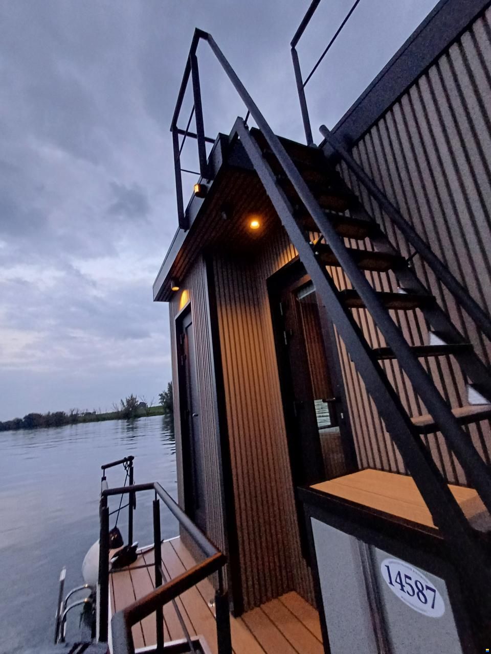 LakeLife family/rental Houseboat
