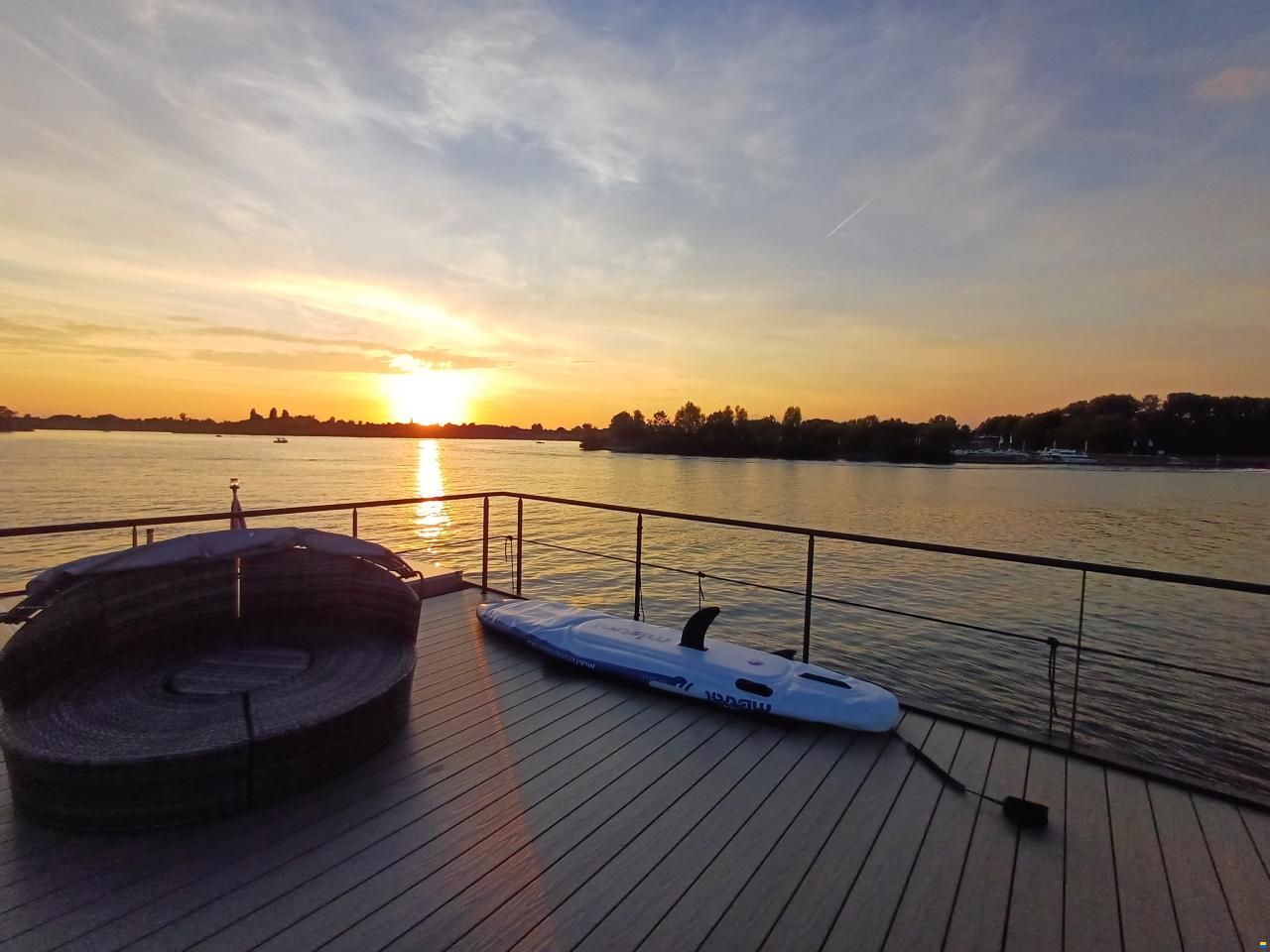 LakeLife family/rental Houseboat