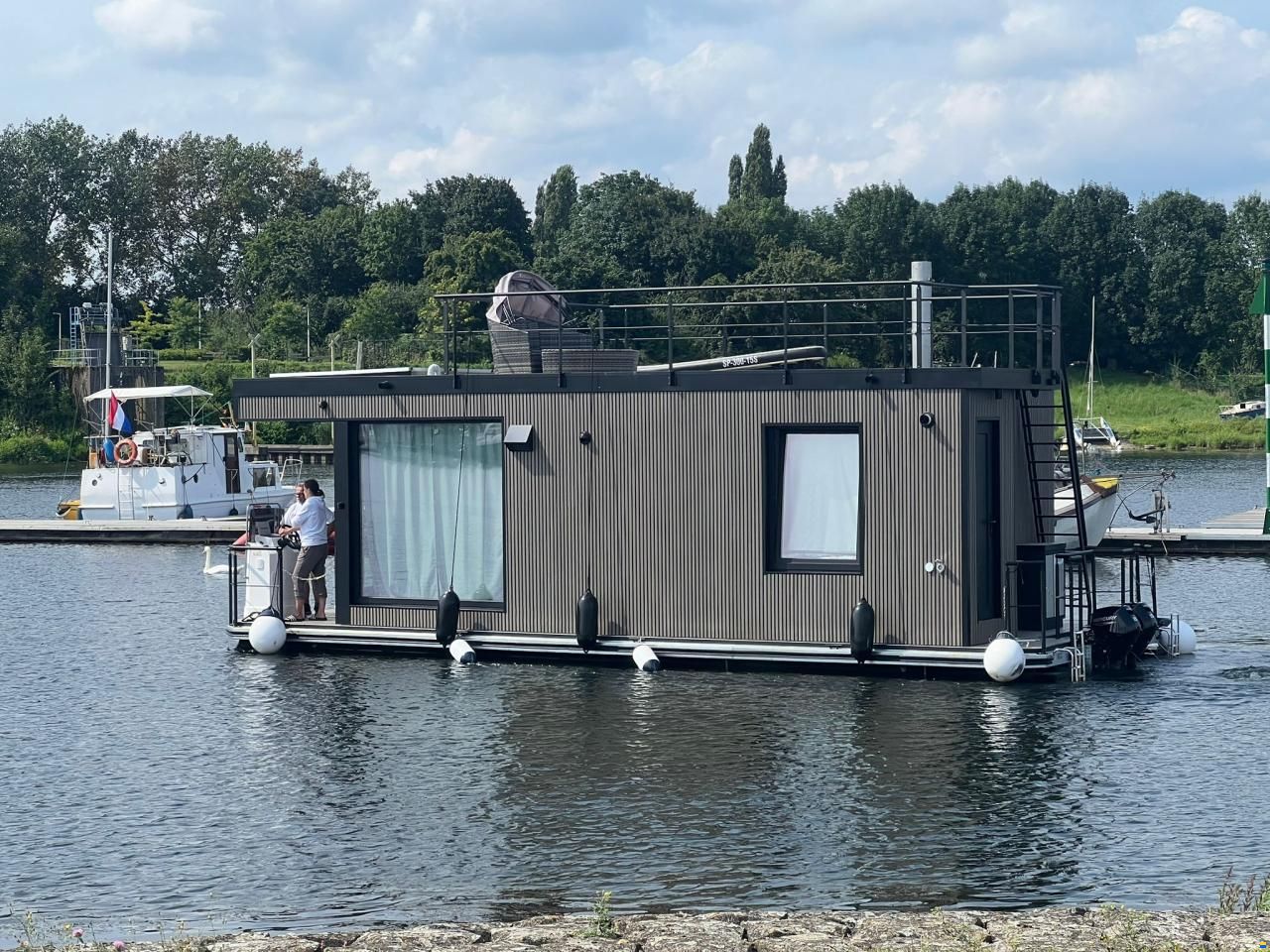 LakeLife family/rental Houseboat
