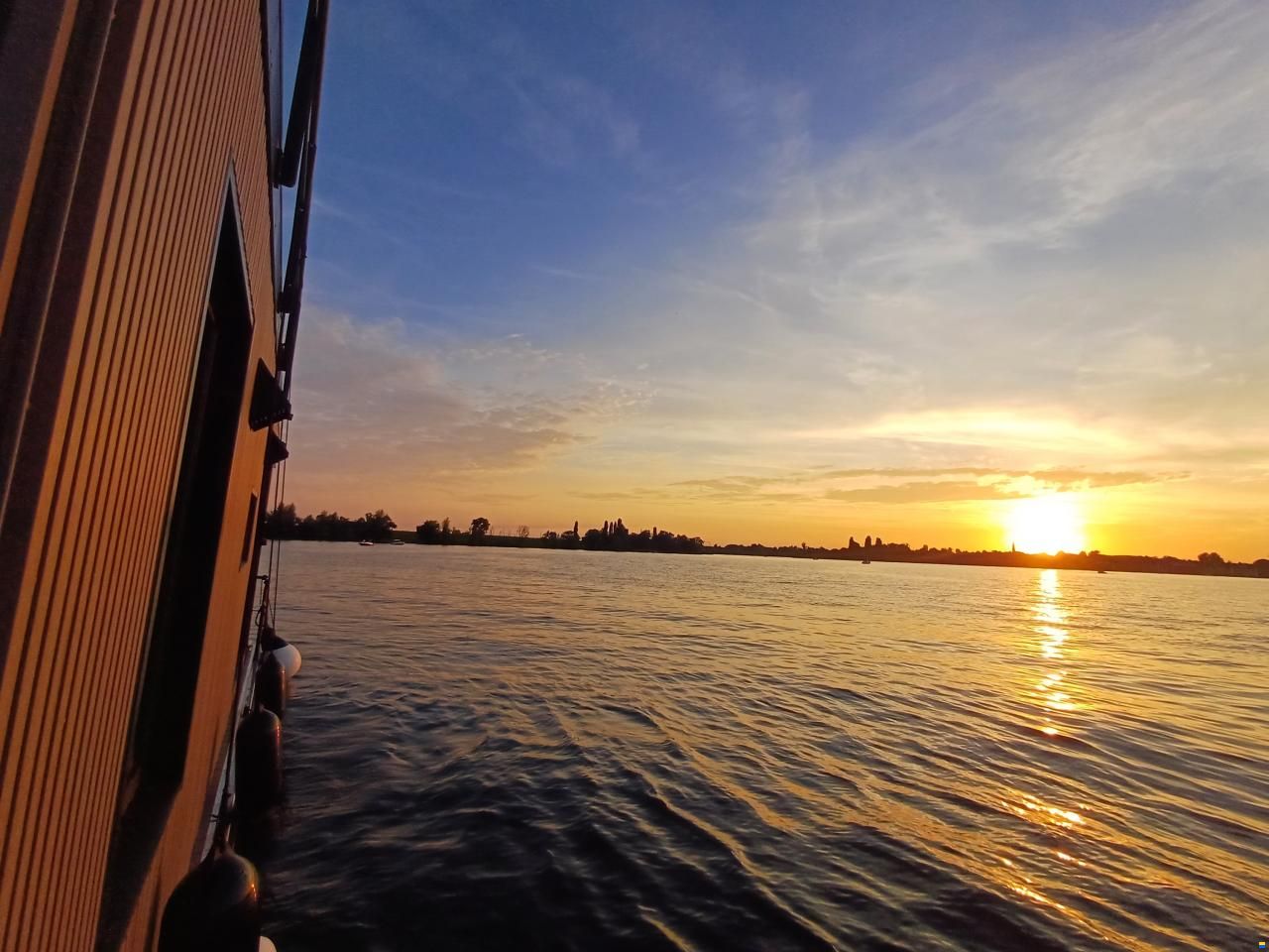 LakeLife family/rental Houseboat