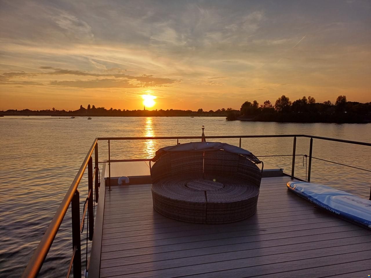 LakeLife family/rental Houseboat