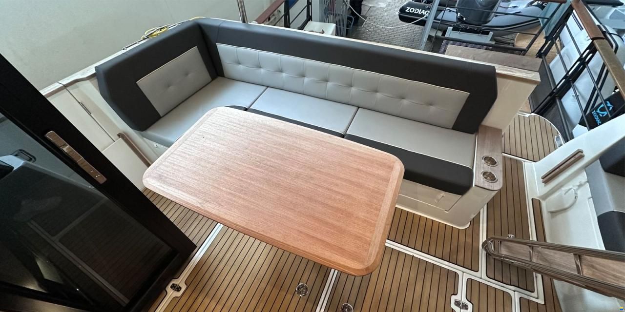 Delphia 12 FlyLounge