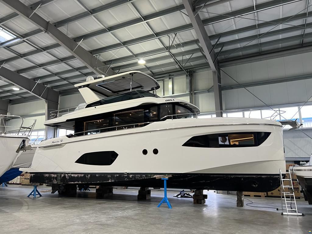 Absolute Navetta 52