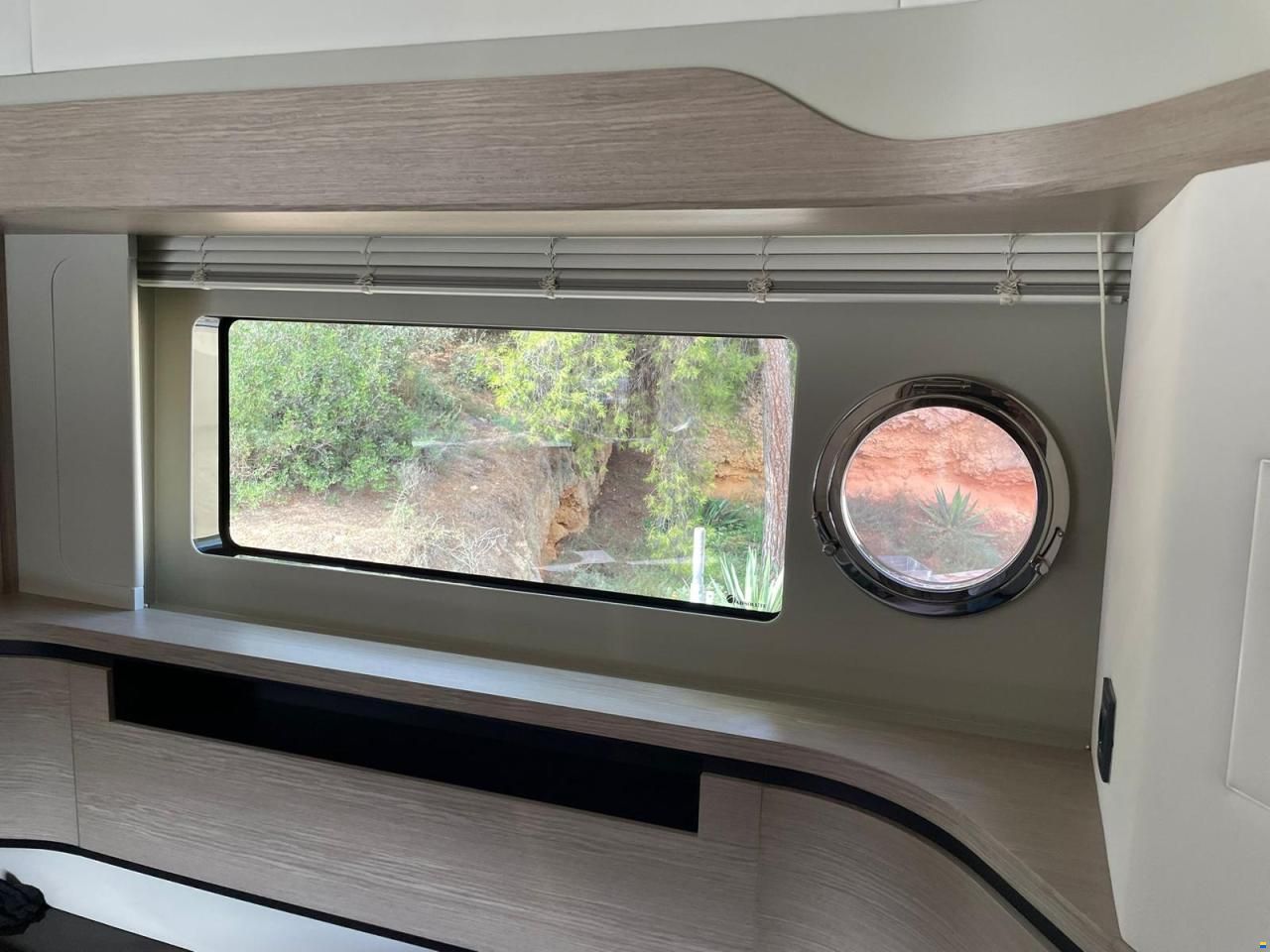 Absolute Navetta 52