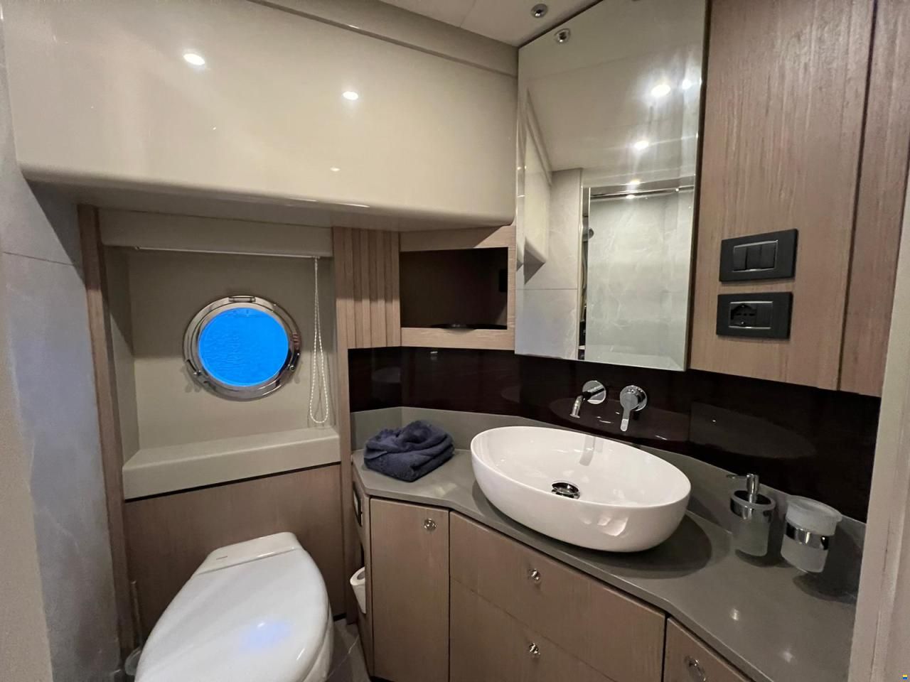 Absolute Navetta 52