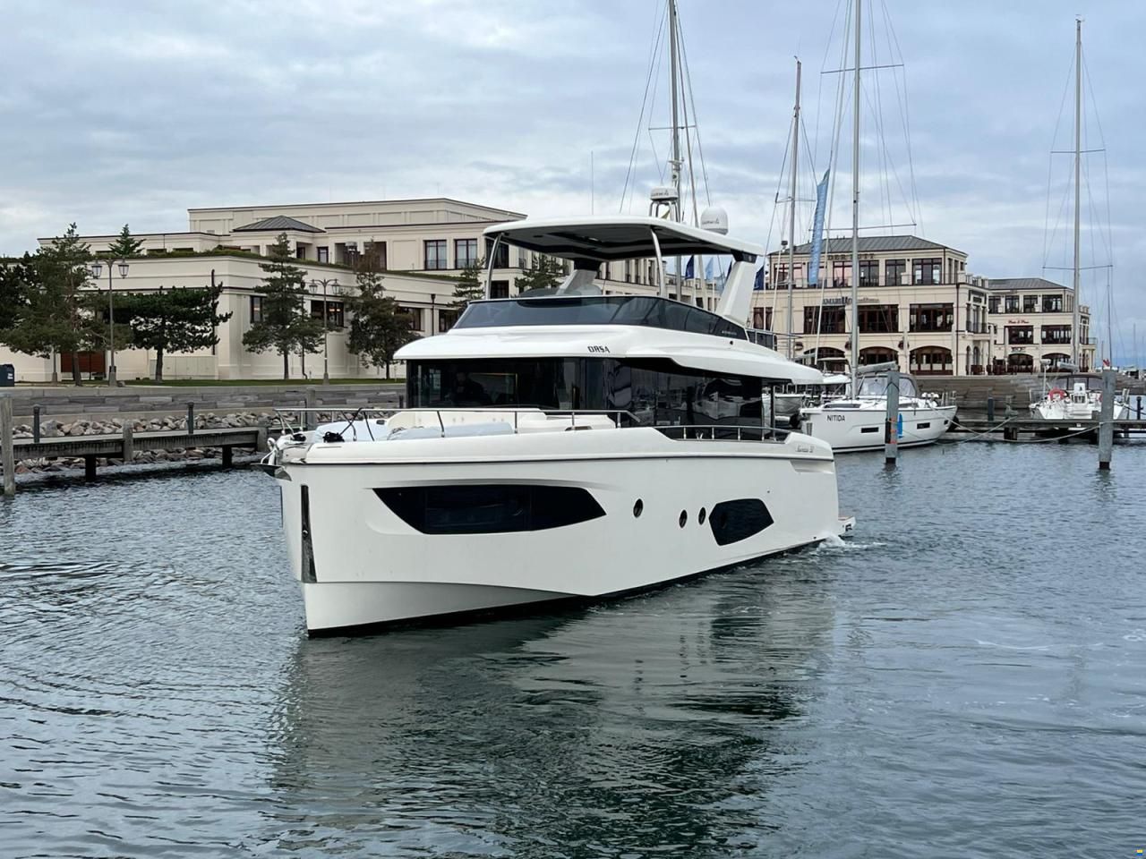 Absolute Navetta 52