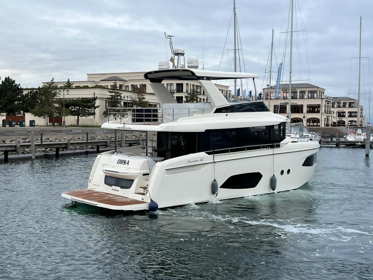 Absolute Navetta 52
