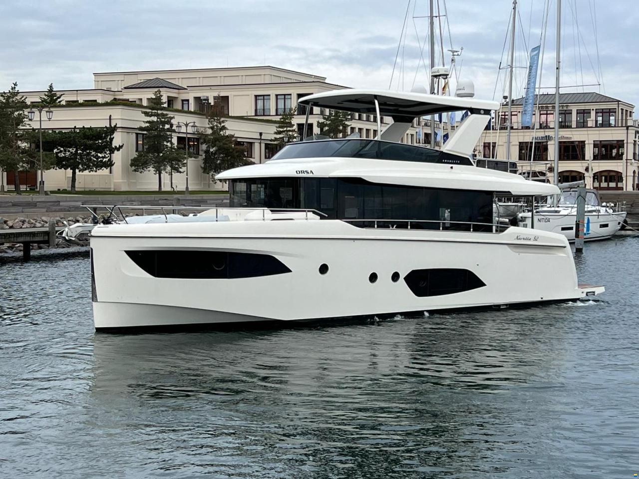 Absolute Navetta 52