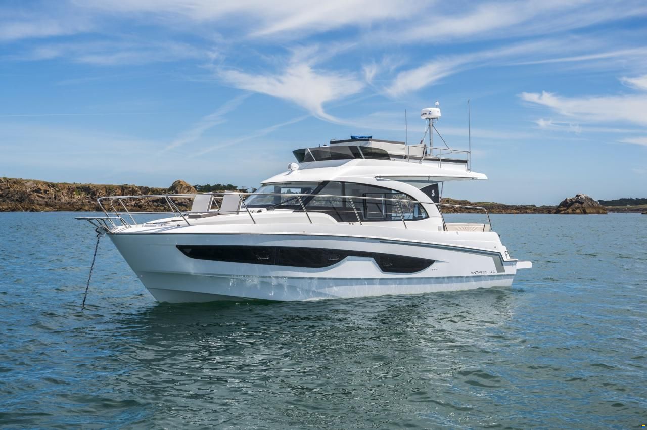 Beneteau Antares 11 Fly