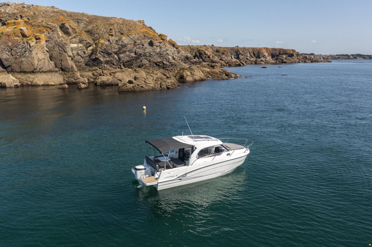 Beneteau Antares 8 OB v2