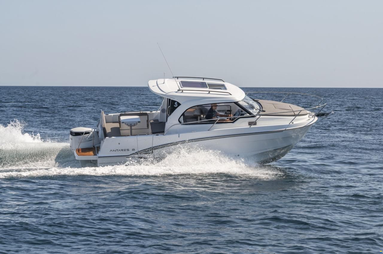 Beneteau Antares 8 OB v2