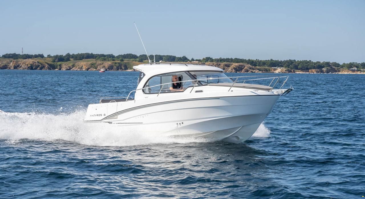 Beneteau Antares 8 OB v2