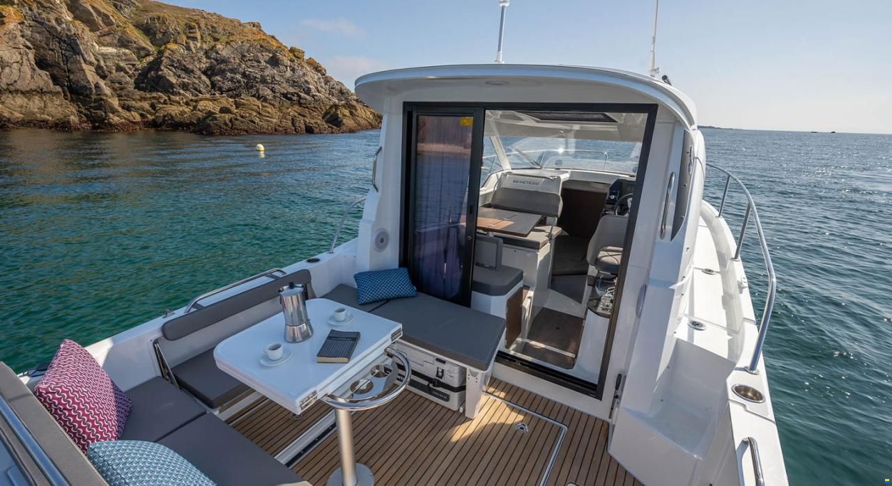 Beneteau Antares 8 OB v2