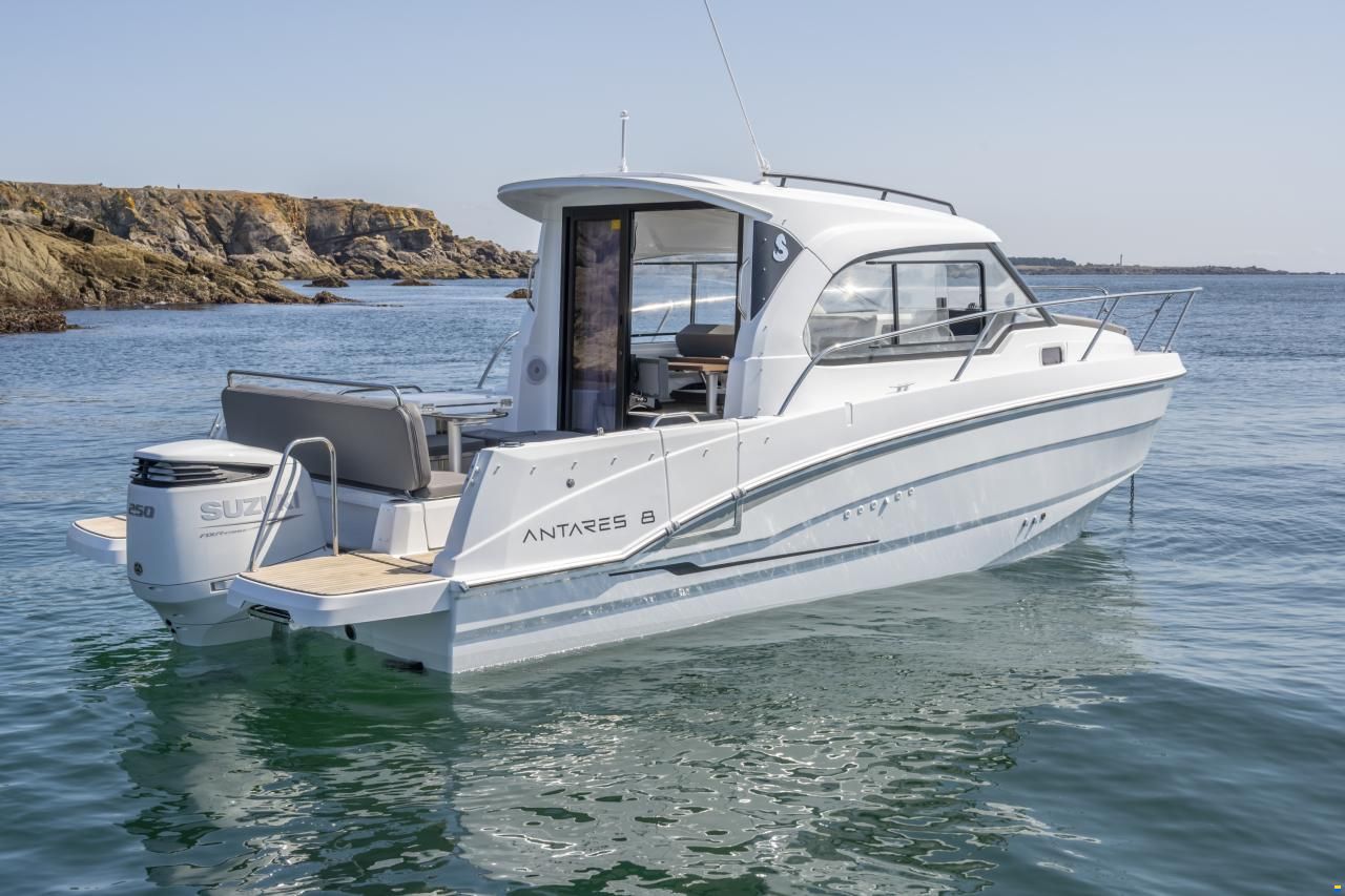 Beneteau Antares 8 OB v2