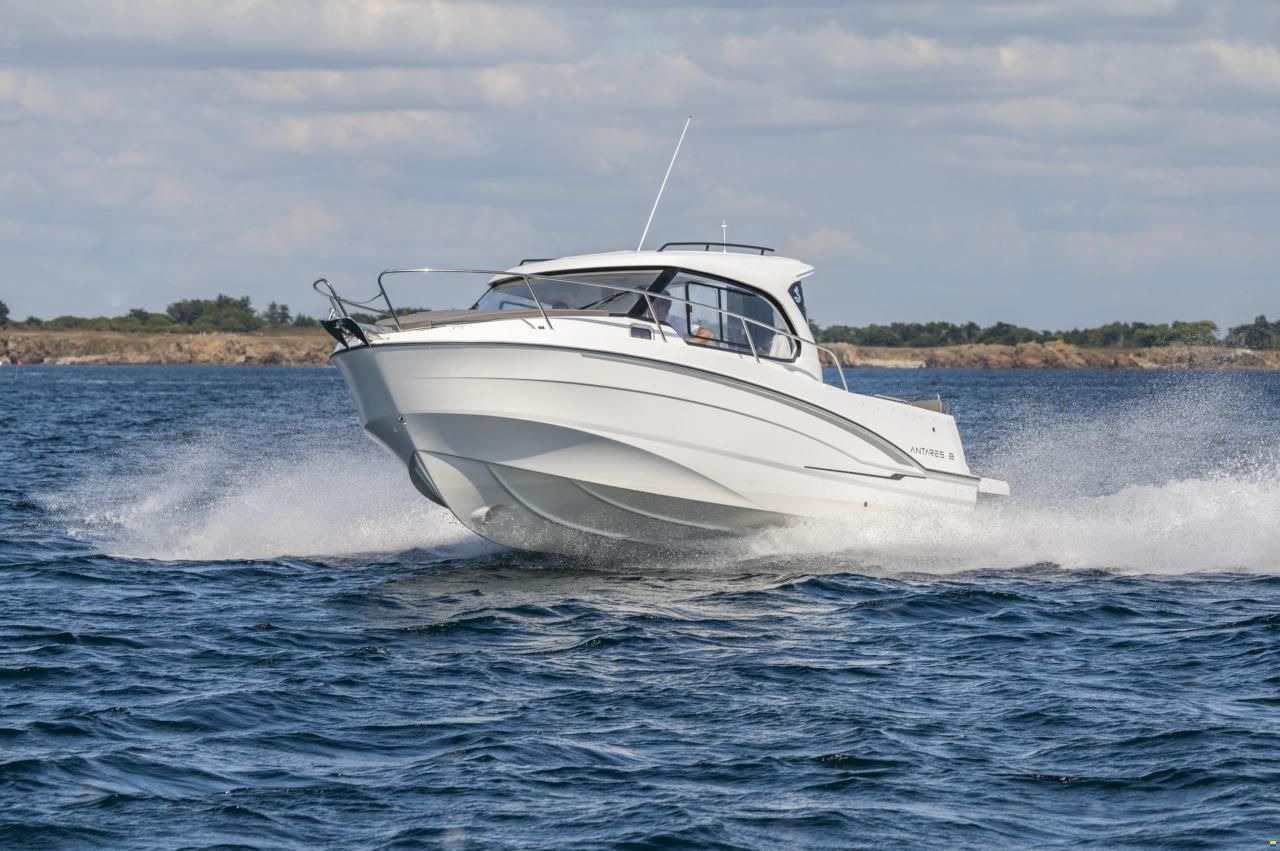 Beneteau Antares 8 OB v2