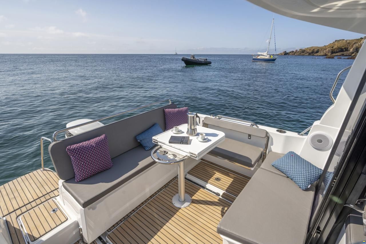 Beneteau Antares 8 OB v2