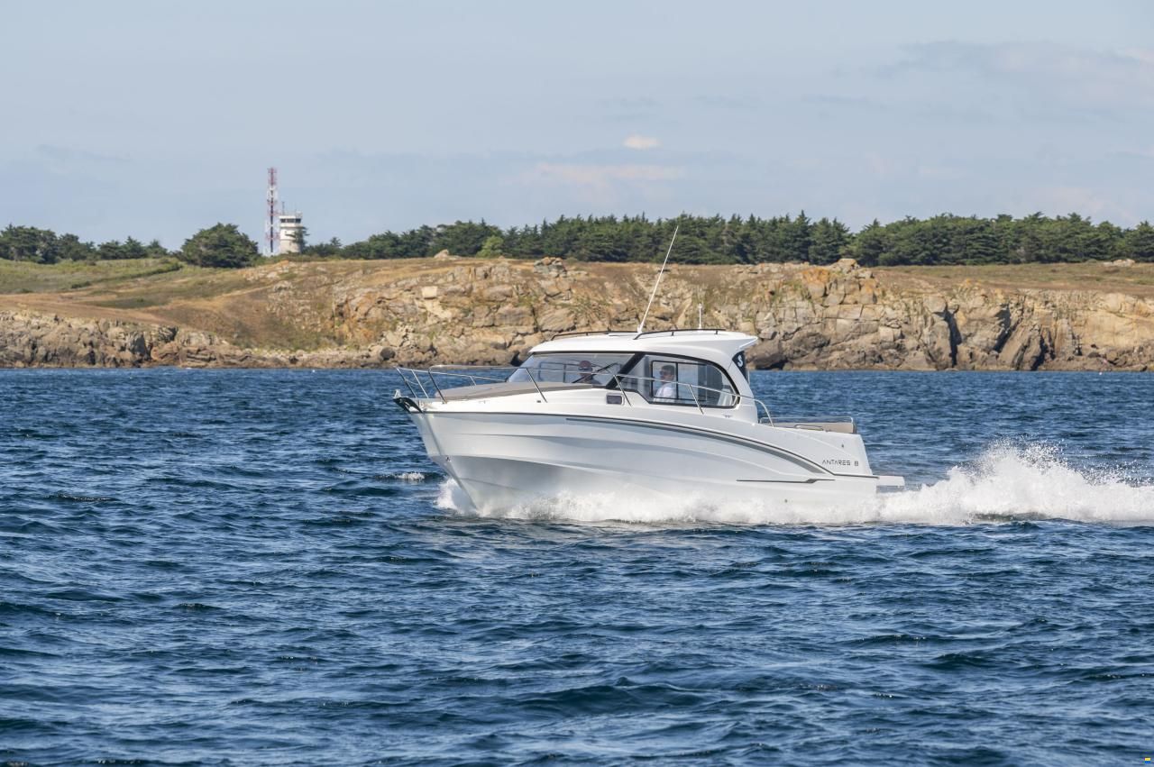 Beneteau Antares 8 OB v2
